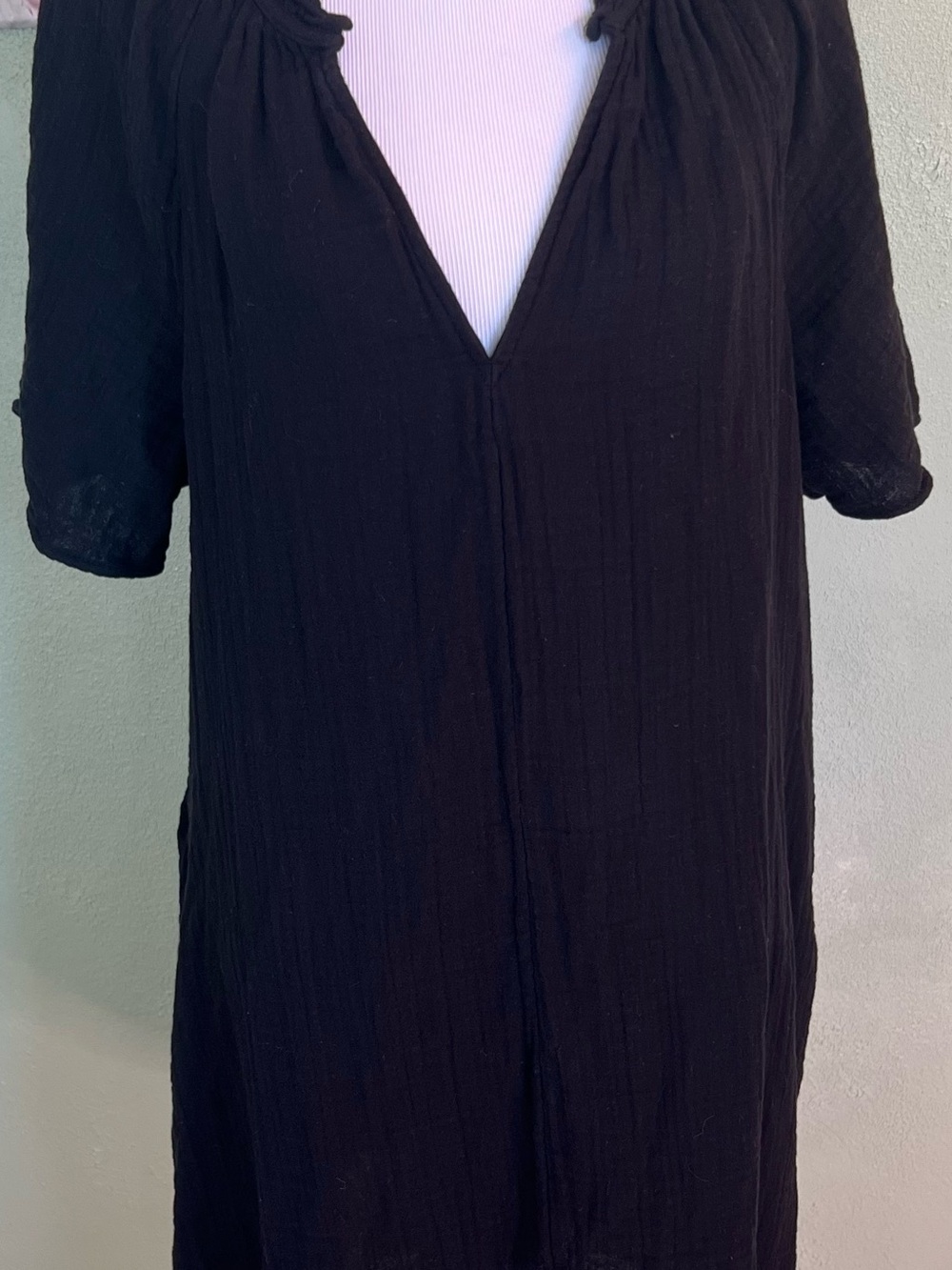 Old Navy Women’s Black V-Neck Short Sleeve Dress